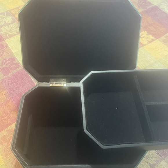 Glass jewelry box - Picture 2 of 3